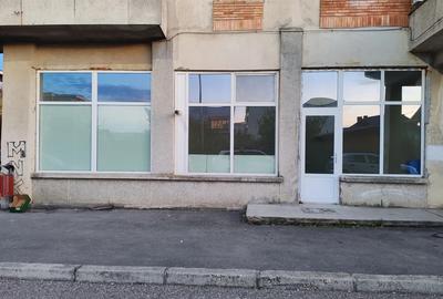 Spațiu comercial, de 48 mp, în Central - 3