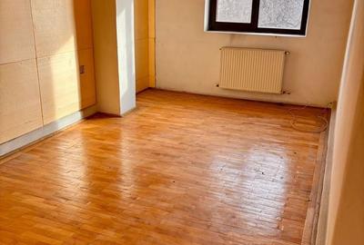 Casă cu 3 camere cu Teren 138 Mp în Central - 2