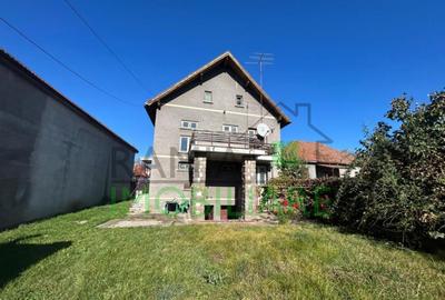 Casa cu 2 apartamente si teren generos-zona centrala, potent - 2