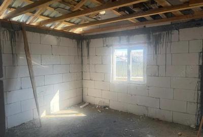 Casă cu 2 camere cu Teren 560 Mp în Coșoveni