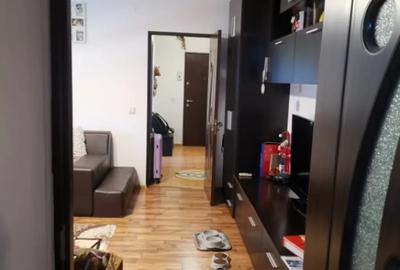Apartament cu 2 camere semidecomandat în Rovine