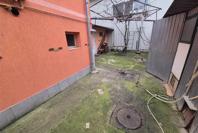 Casă cu 4 camere cu Canalizare în Central - 2