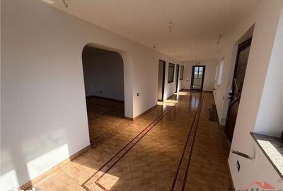 Casă cu 3 camere cu Teren 300 Mp în Central - 3