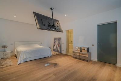 Penthouse cu 3 camere semidecomandat, mobilat în Periferie - 9