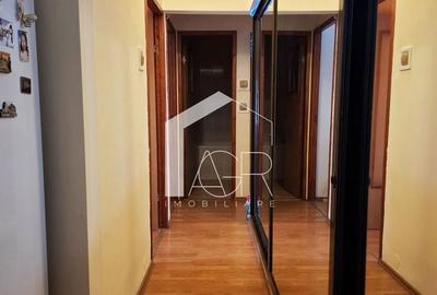Apartament cu 3 camere decomandat în 9 Mai - 7