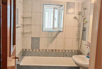 Apartament cu 2 camere decomandat în Pajura
