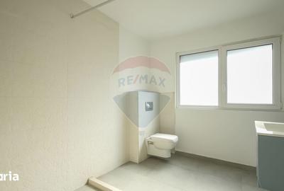 Casă cu 9 camere cu Teren 340 Mp în Florilor - 13