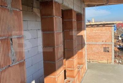 Casă cu 3 camere în Ipotești