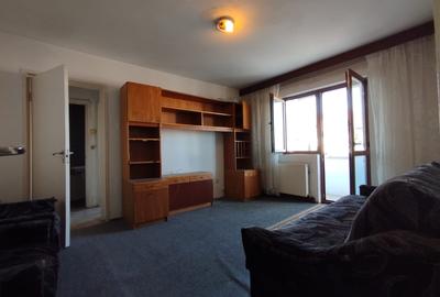 Apartament cu 2 camere semidecomandat în Centrul Civic