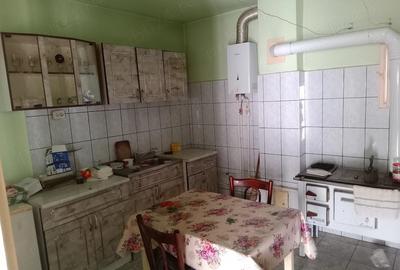 Casă cu 3 camere cu Teren 374 Mp în Central - 2
