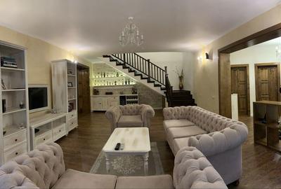 Casă cu 4 camere în Central - 2