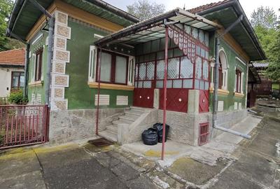 Casă cu 4 camere în Central - 2
