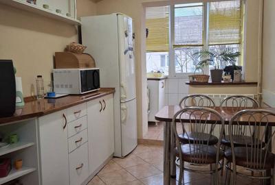 Apartament cu 3 camere decomandat în Decebal