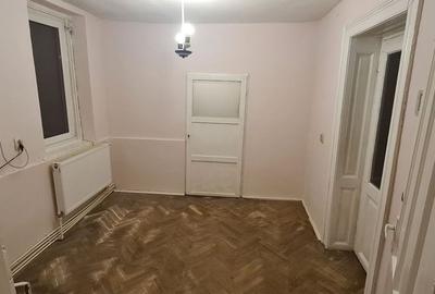 De Vanzare Casa Individuala cu 1 camere, Romana sector 1 - 4