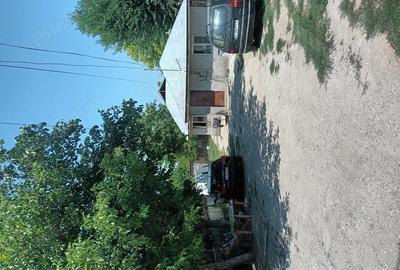 Vind casa in giule?t sct 1 casa are 5 camere baie bucatarie zona lini?tita ?i curat - 5