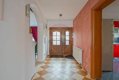 Casă cu 7 camere cu Garaj în Central - 16