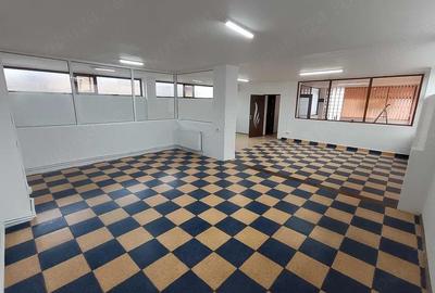 Spațiu comercial, de 150 mp, în Central - 3