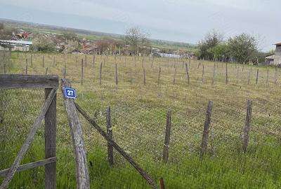 Teren de 2000 mp, în Țuglui
