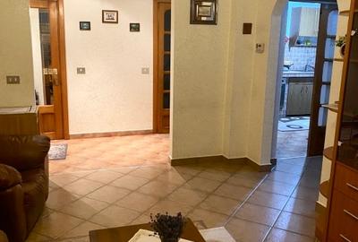 Apartament cu 3 camere decomandat în Central - 2