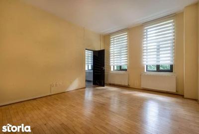 Casă cu 4 camere cu Teren 100 Mp în Central - 2