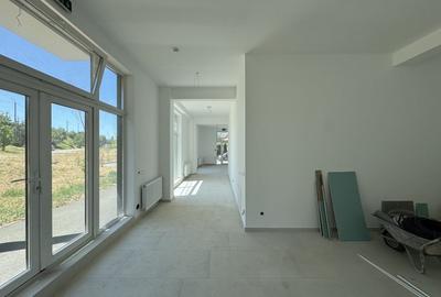 Spatiu comercial, 160 mp utili, vitrina, finisat, zona Podului IRA