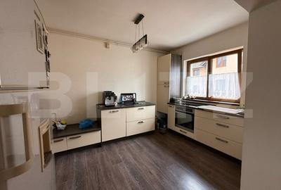 Apartament de vanzare, 3 camere + 2 bai, 87 mp, Sibiu - 3