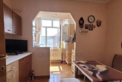 Garsonieră decomandată în Central