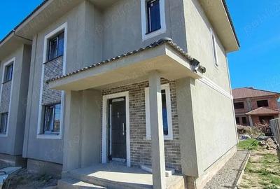 Casă cu 4 camere cu Teren 300 Mp în Moșnița Nouă - 1