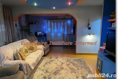 Vila de vanzare in Constanta-zona Poarta 6, 7 camere, 3 bai, 2 bucatarii - 1
