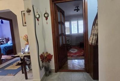 Apartament cu 3 camere decomandat în Tomis Nord