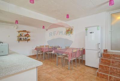 Casă cu 10 camere cu Teren 411 Mp în Schei - 31