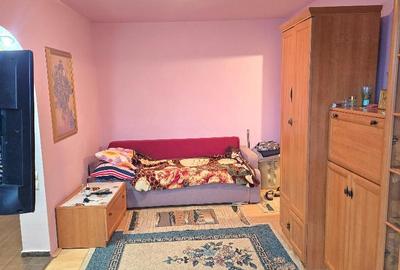 Vand apartament 3 camere semidecomandat in Deva, zona Micro 15, etaj 3 - 2