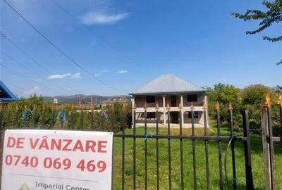 Casă individuală cu 6 camere cu Teren 887 Mp în Exterior Est