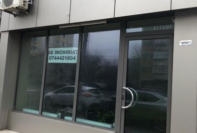Spațiu comercial, de 55 mp, în Central - 8
