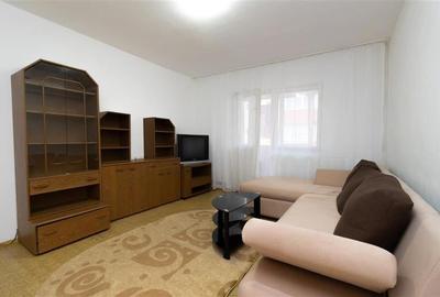 Apartament cu 3 camere semidecomandat, mobilat în Tractorul