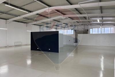 Spațiu comercial, de 1,000 mp, în Central - 4