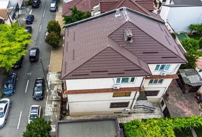Vilă tip bloc 12 camere, 2 garaje 2 boxe  zona Tomis 1  Flămânda - 2