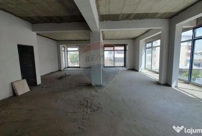 Spațiu comercial, de 91 mp, în Central - 7