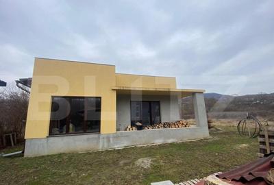 Casă cu 5 camere cu Teren 2100 Mp în Central