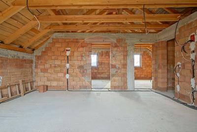 Casa Individuala 5 Camere in Tarlungeni - Zona Centrala - Penny, Pepco - 11