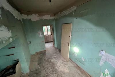 2 garsoniere adiacente la rosu pe Calea Grivitei, etaj 4 - 11