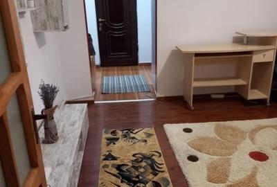 Apartament cu 2 camere semidecomandat, mobilat în Dacia