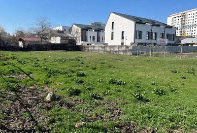 Teren de 1750 mp, în Titan - 1