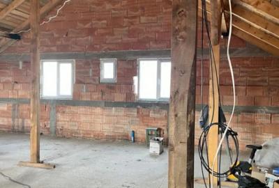 Casă cu 5 camere cu Teren 3100 Mp în Măneuți - 10