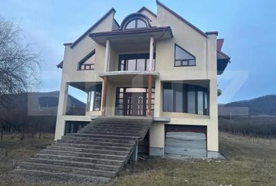 Casă cu 5 camere cu Canalizare în Central - 9