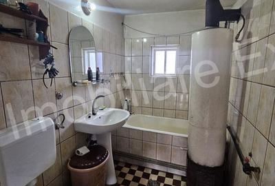 Casă cu 3 camere cu Teren 1378 Mp în Corbeni - 7