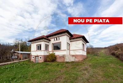 Casa la tara cu teren generos in zona Calinesti-Ciocanesti -Jud. Arges! - 1