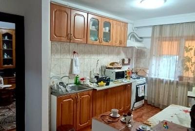 Vând apartament 3 camere 70 m3 - 4
