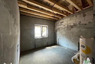 Casă cu 5 camere cu Teren 300 Mp în Lumina - 12