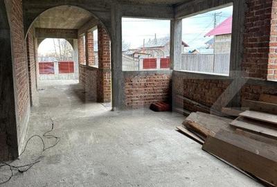 Casa de vanzare la rosu, 10 camere, 246,50 mp, zona Exterior Sud - 12